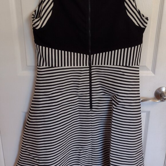 Striped Dress Midi - Picture 3 of 5